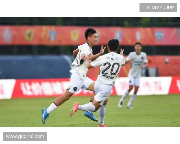 杭州足球队以69分稳居大师赛积分榜首位争冠形势明朗